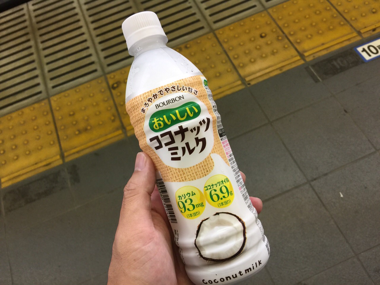 Coconuts milk 5881