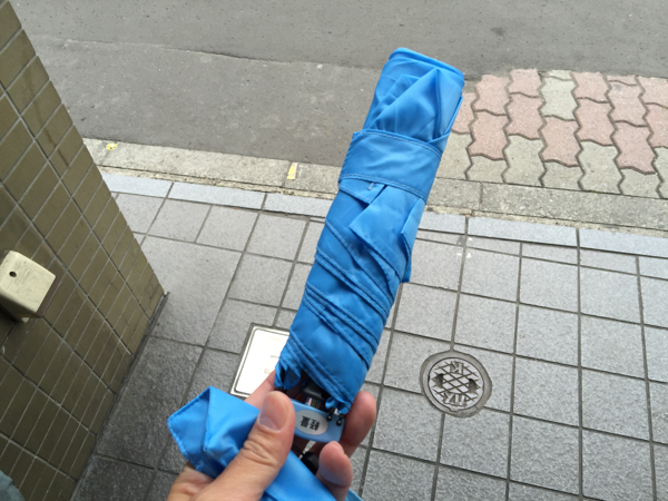 激安 コンビニ ポプラ の折り畳み傘は540円 ネタフル