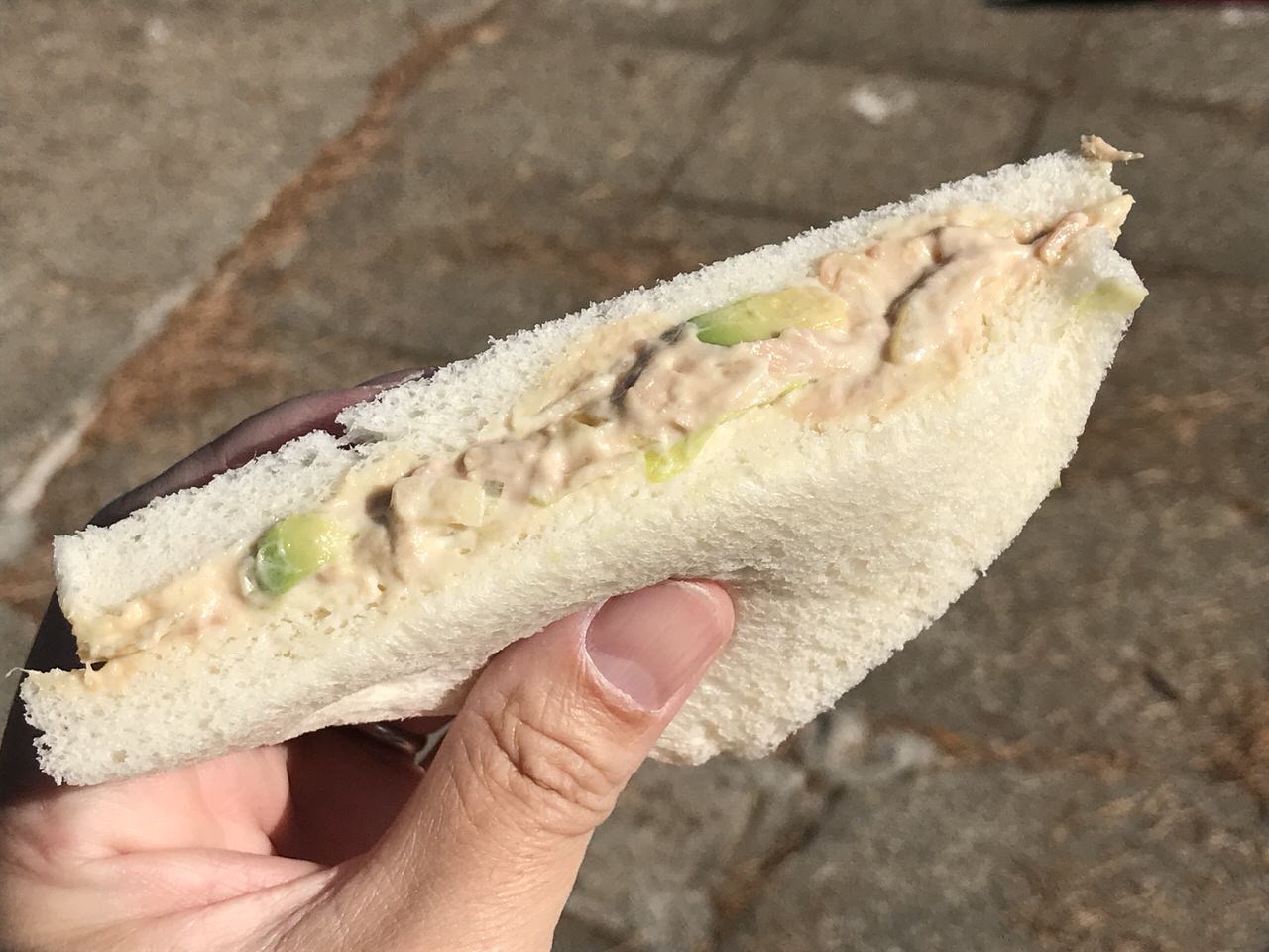 アボカド＆ツナ サンドイッチ