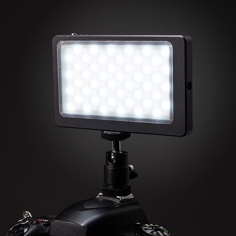 写真＆動画撮影に使える色温度などを表示できるディスプレイ付きLEDライト（200-DG019）