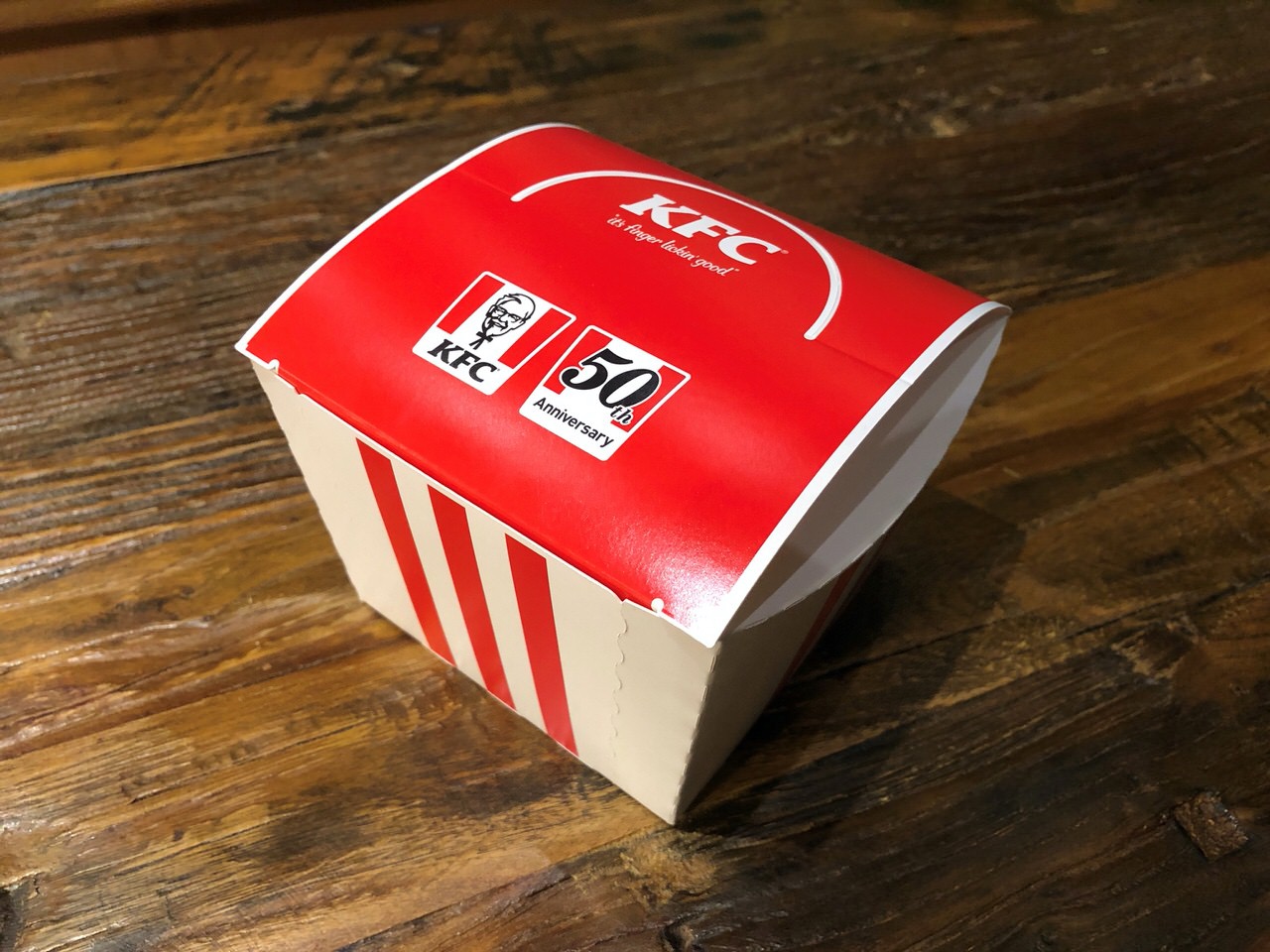 【KFC】50周年を記念してボリューム満点の「デラックスチキンフィレサンド」が500円で登場（余談あり）